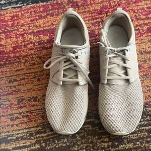 New Balance Men's Beige Sneakers